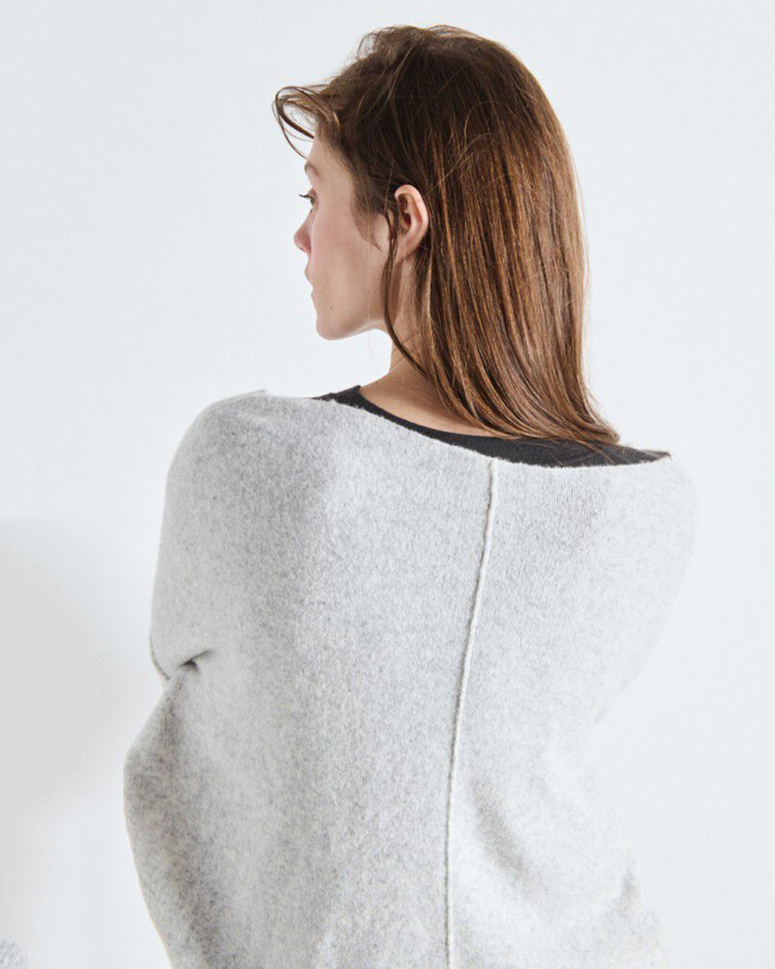 Damsville Wide Scoop Sweater in Gris Chine