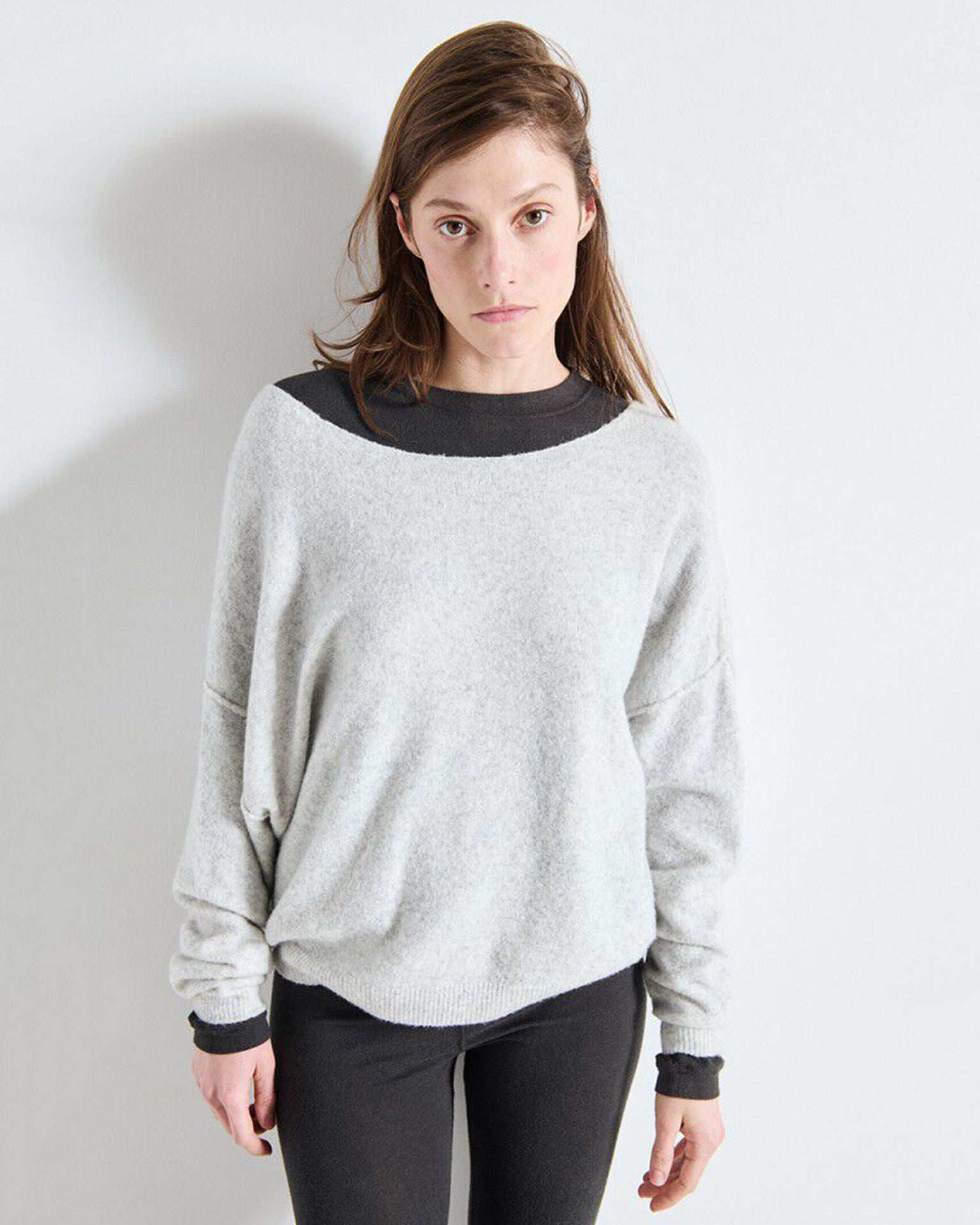 Damsville Wide Scoop Sweater in Gris Chine