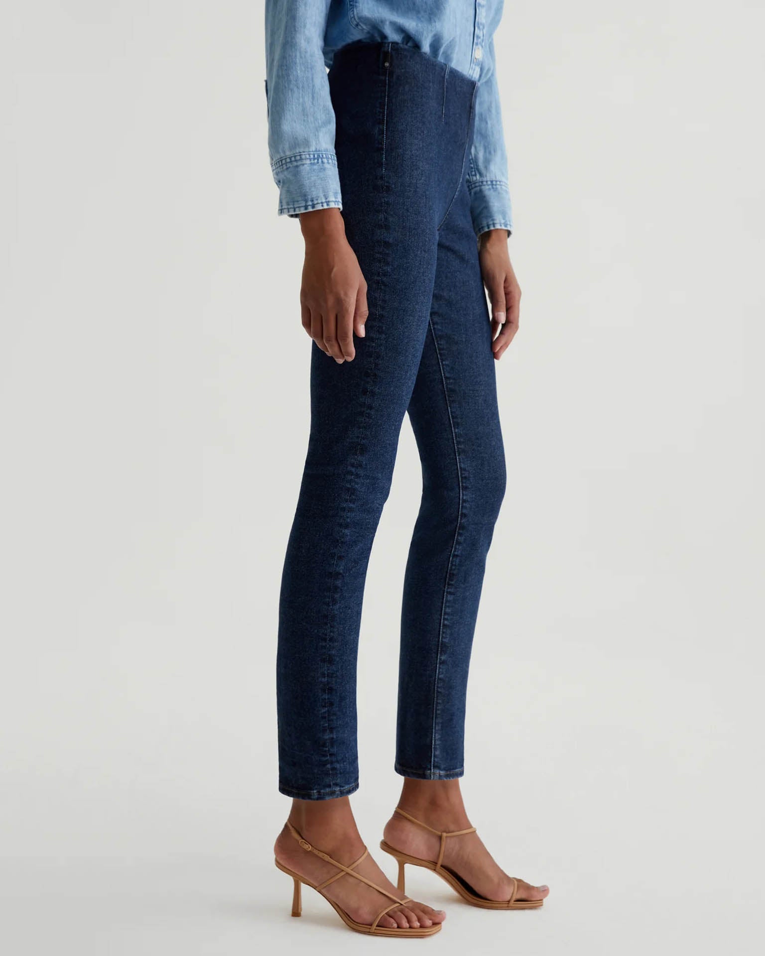 Mari Crop Pull On in Hyacinth