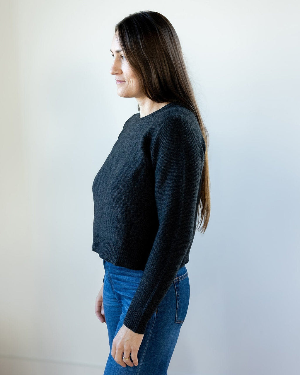 Links Stitch Raglan Shirttail Crew in Pepper