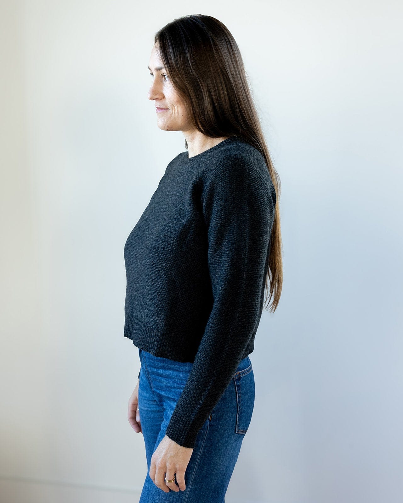 Links Stitch Raglan Shirttail Crew in Pepper