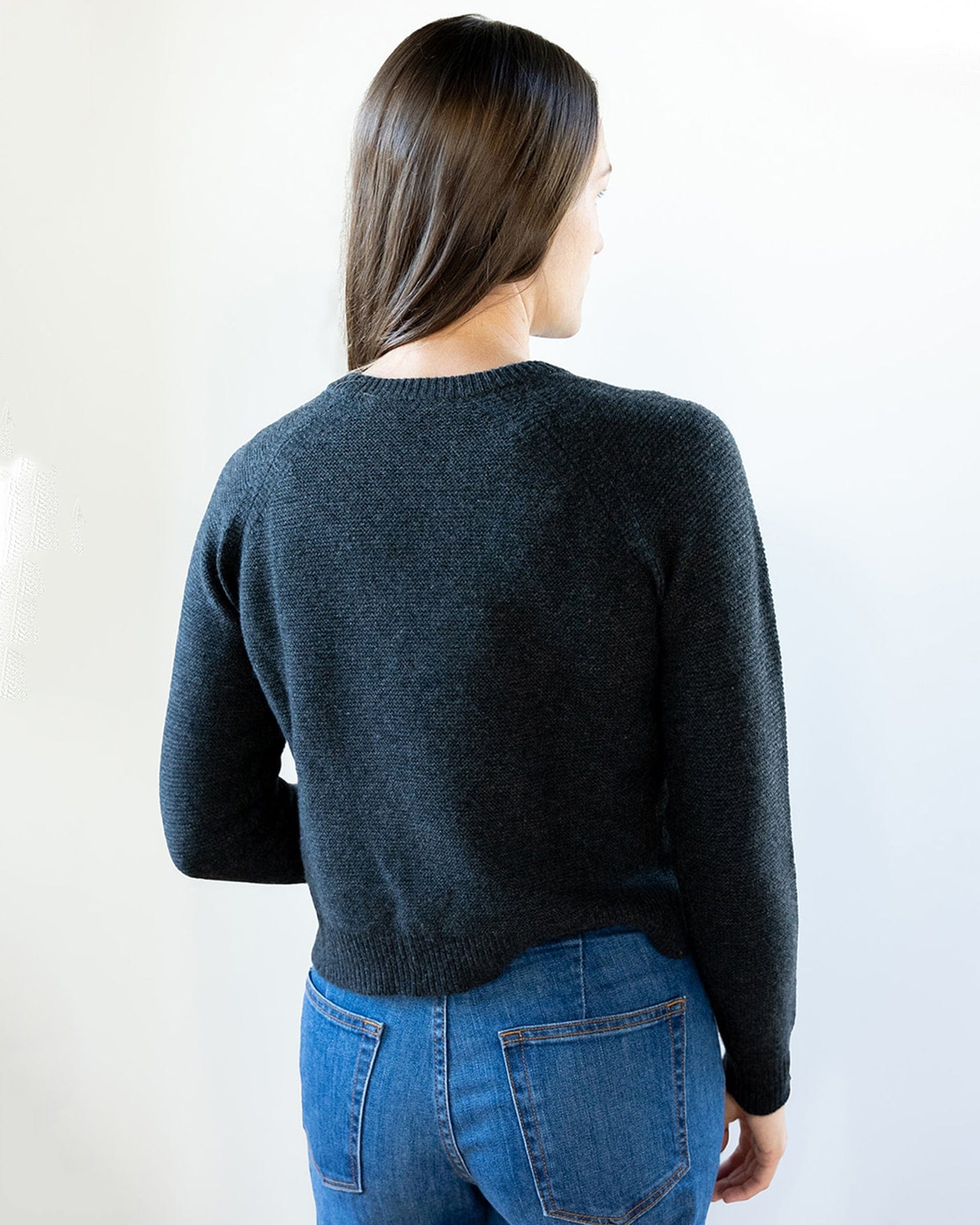 Links Stitch Raglan Shirttail Crew in Pepper