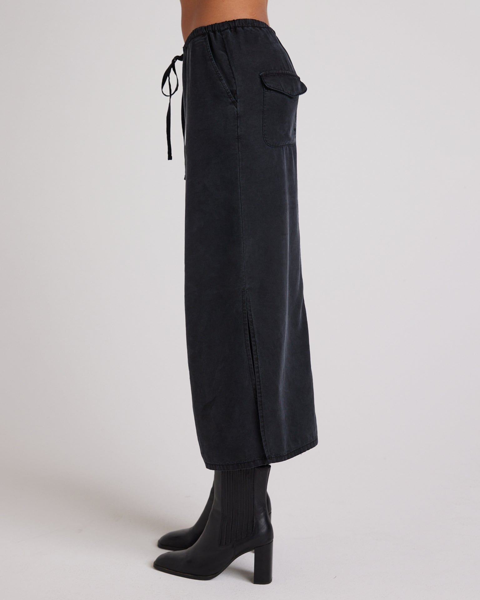 Ana Side Slit Skirt in Black