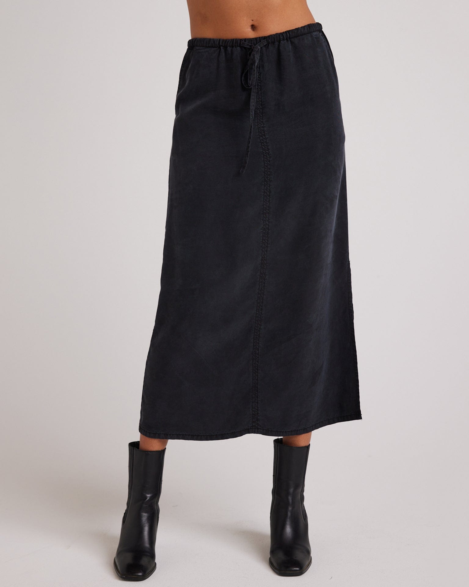 Ana Side Slit Skirt in Black