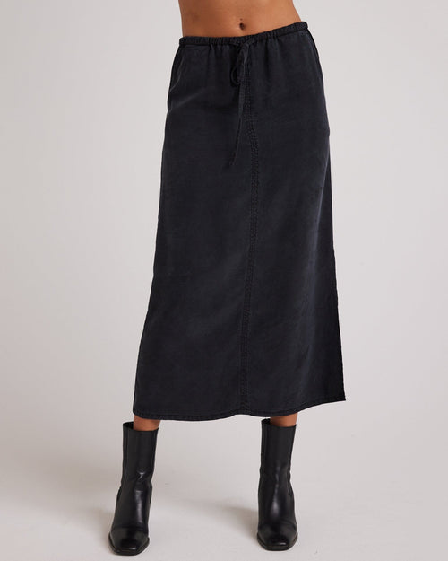 Ana Side Slit Skirt in Black