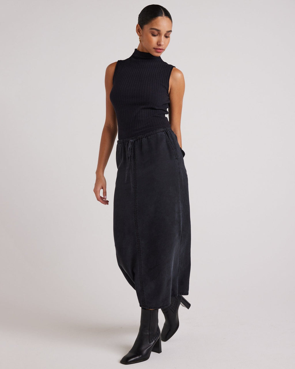 Ana Side Slit Skirt in Black