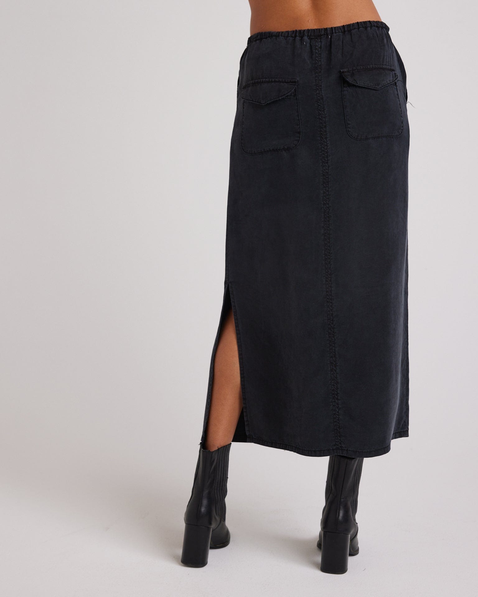 Ana Side Slit Skirt in Black