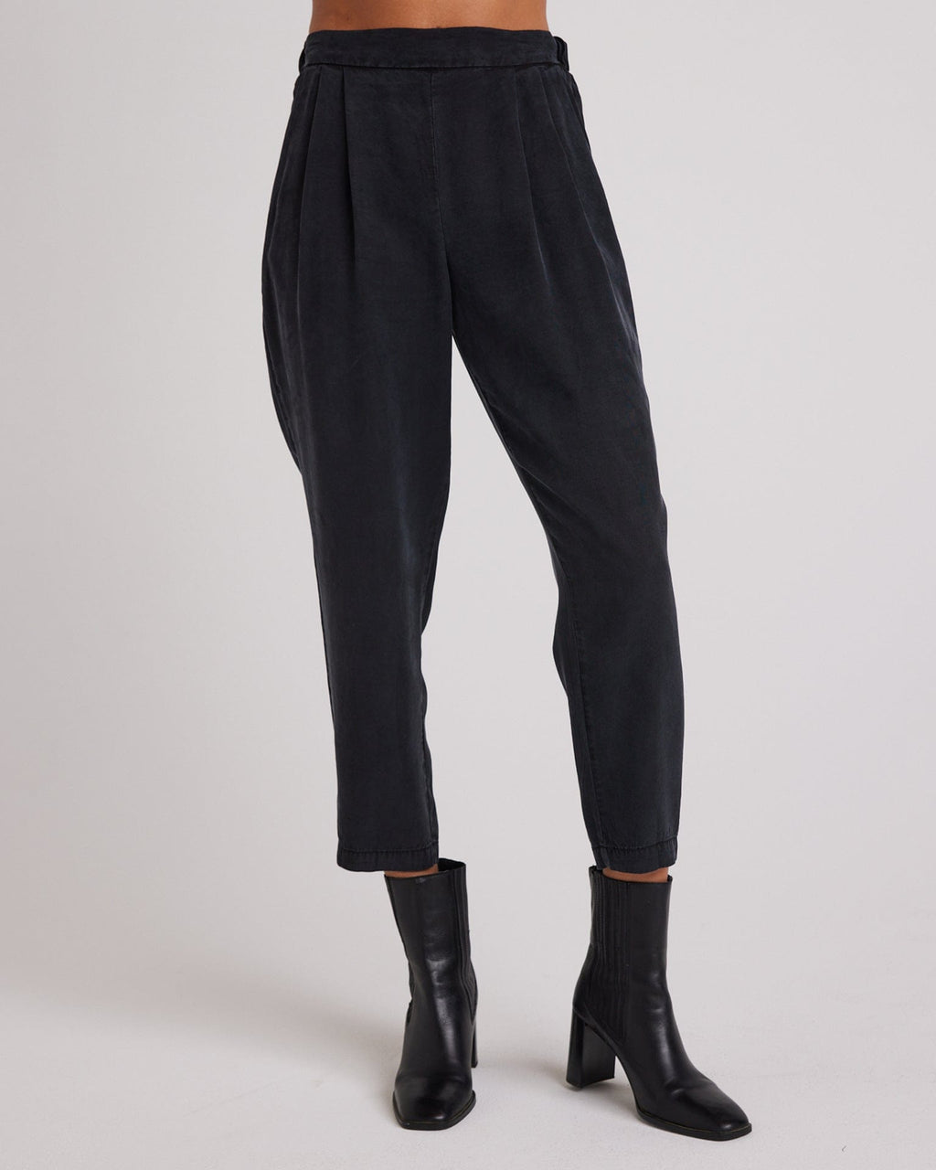 Nico Clean Waist Slouchy Trouser in Black