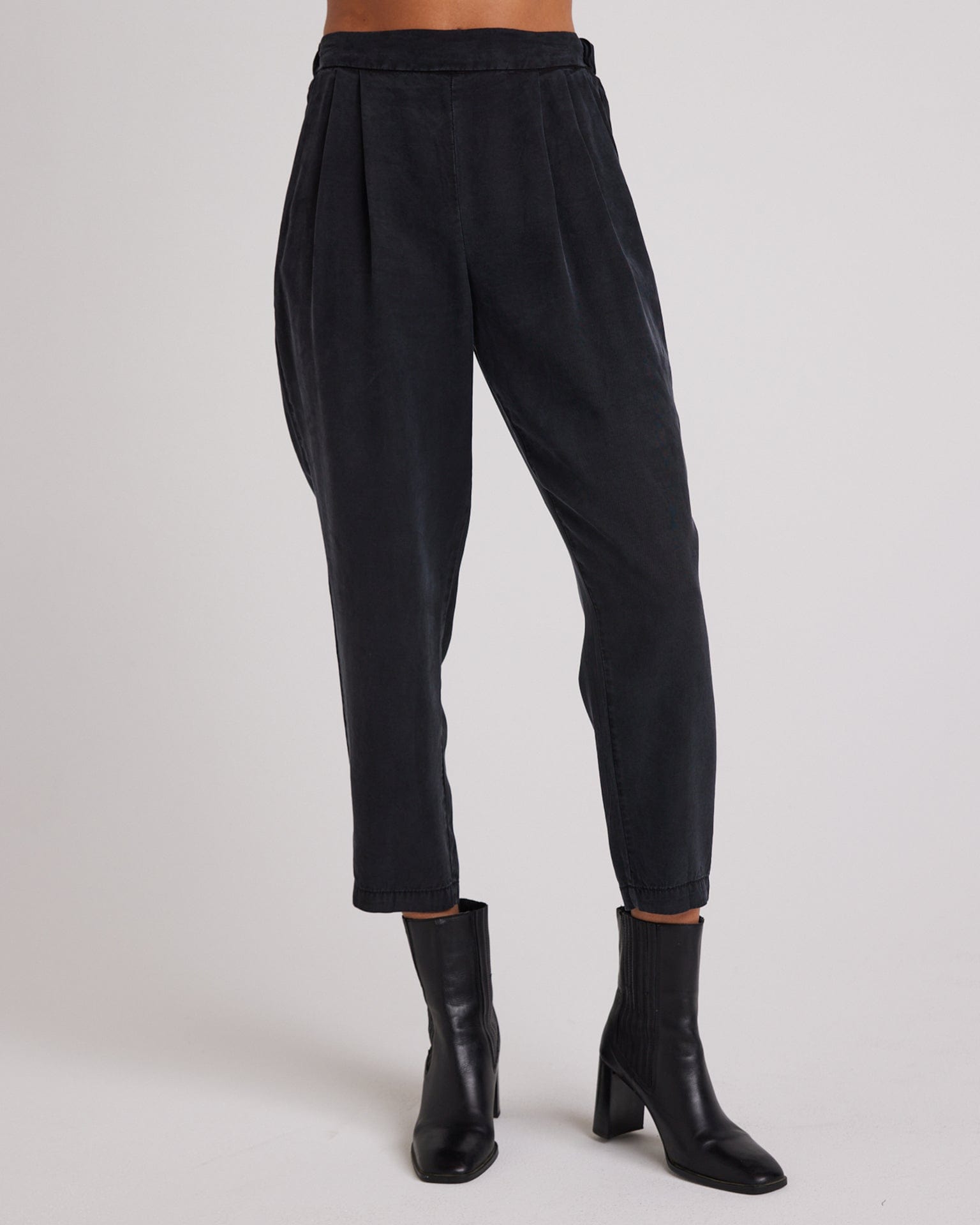 Nico Clean Waist Slouchy Trouser in Black