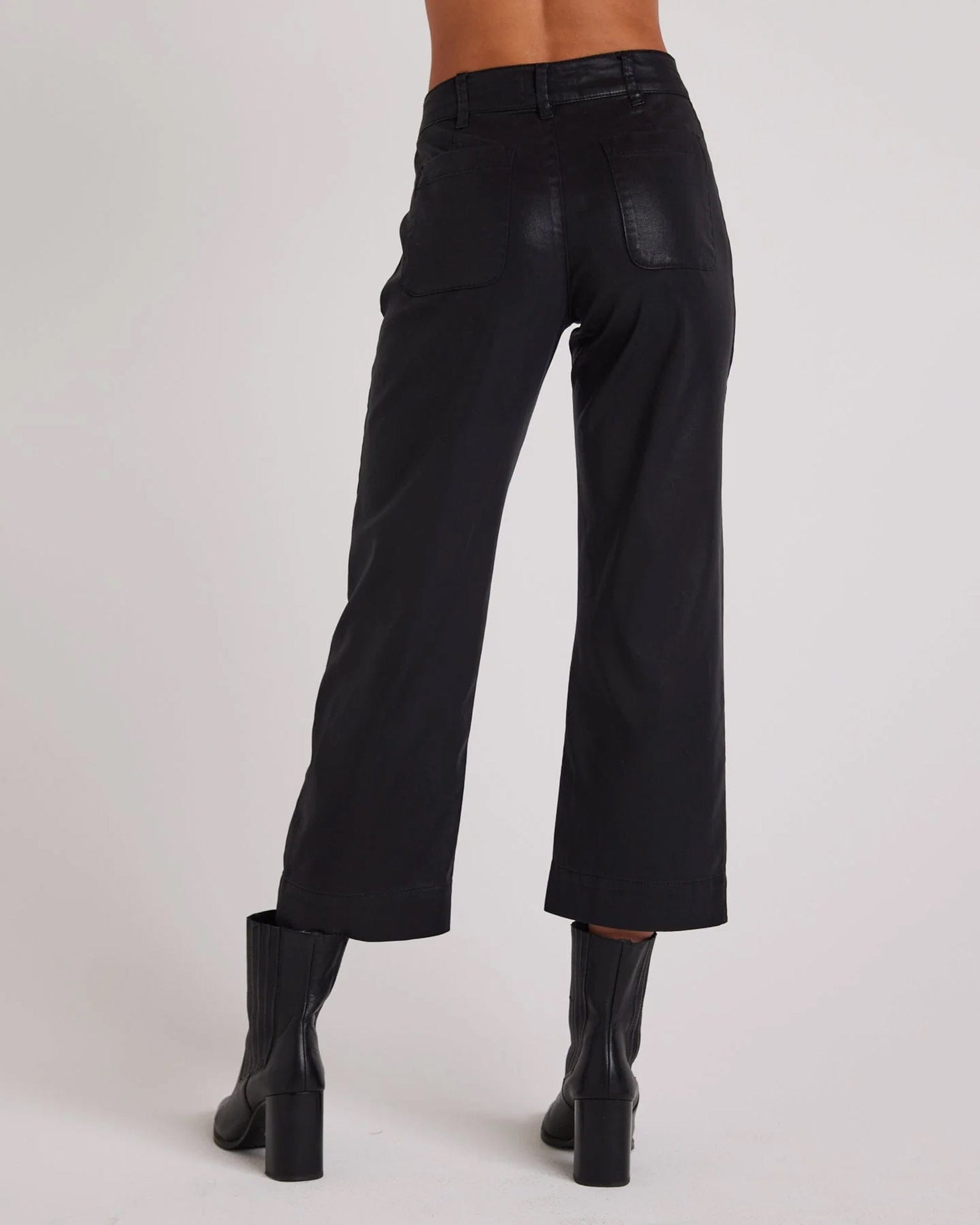 Saige Wide Leg Crop in Black
