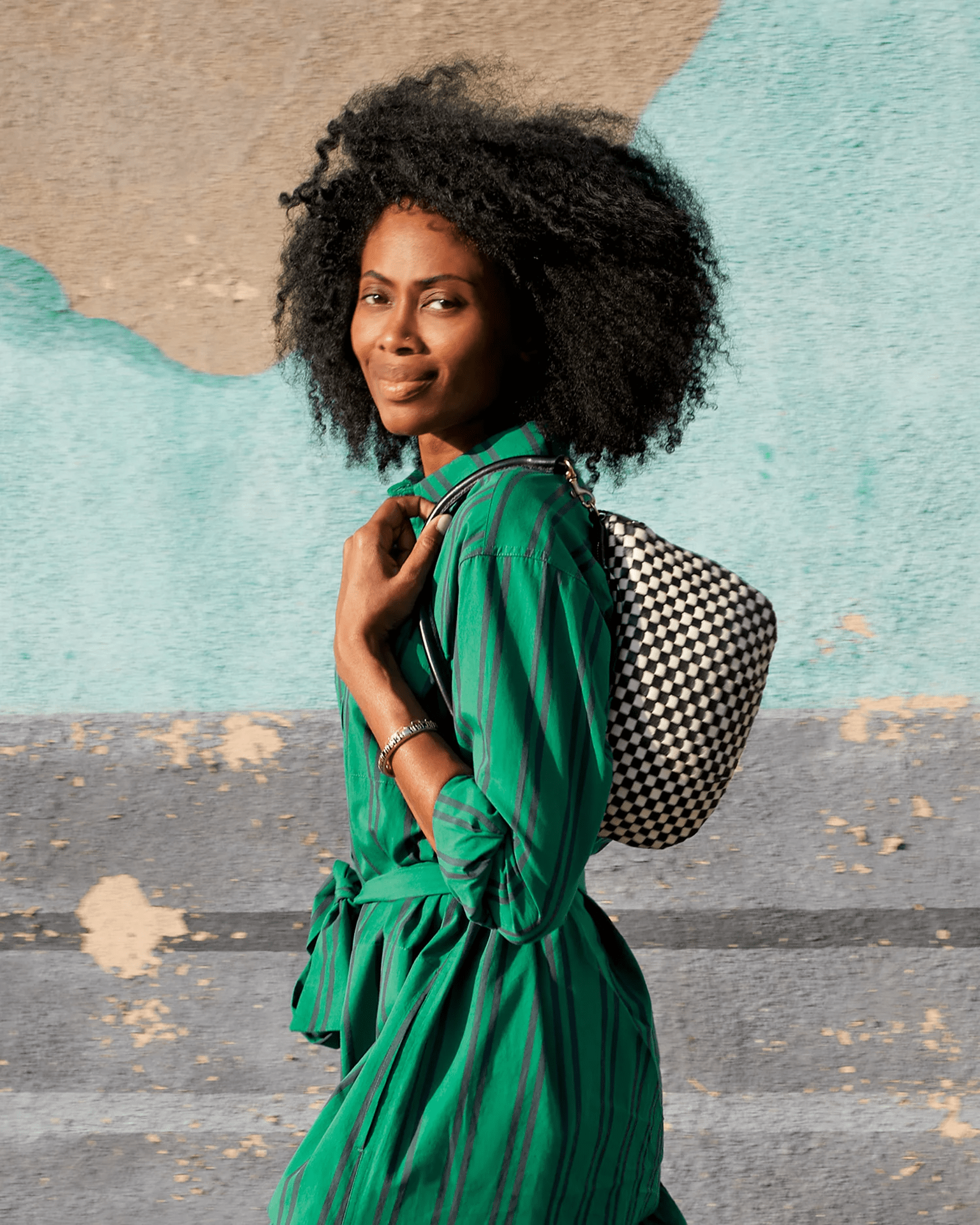 Woven Checker Petit Moyen Messenger in Black & Cream