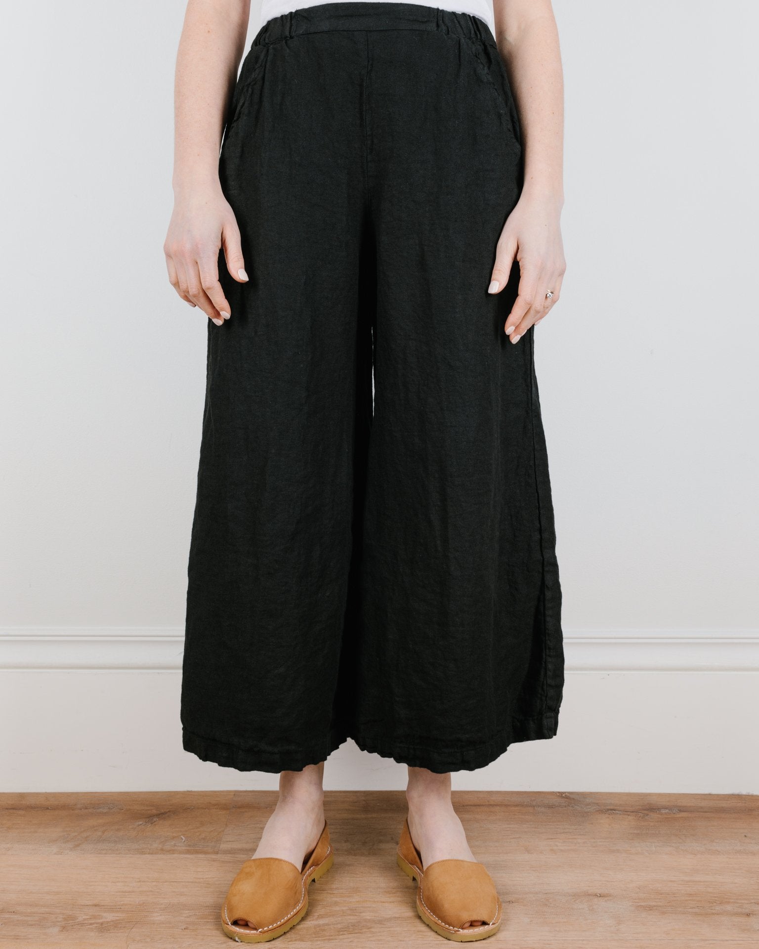 Cropped Wendy Pant in Black Heavy Weight Linen