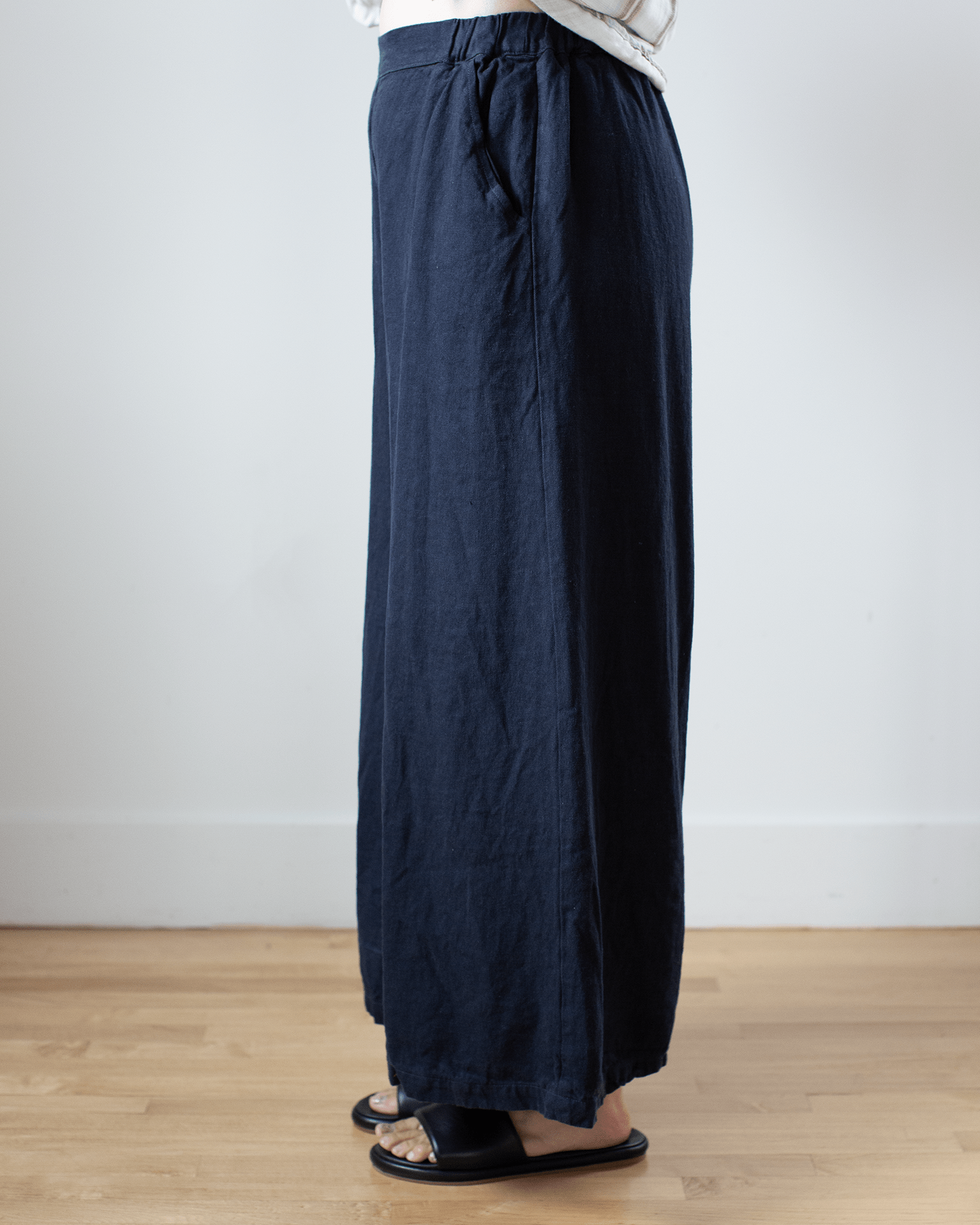 Cropped Wendy Pant in Ink Hemp Blend