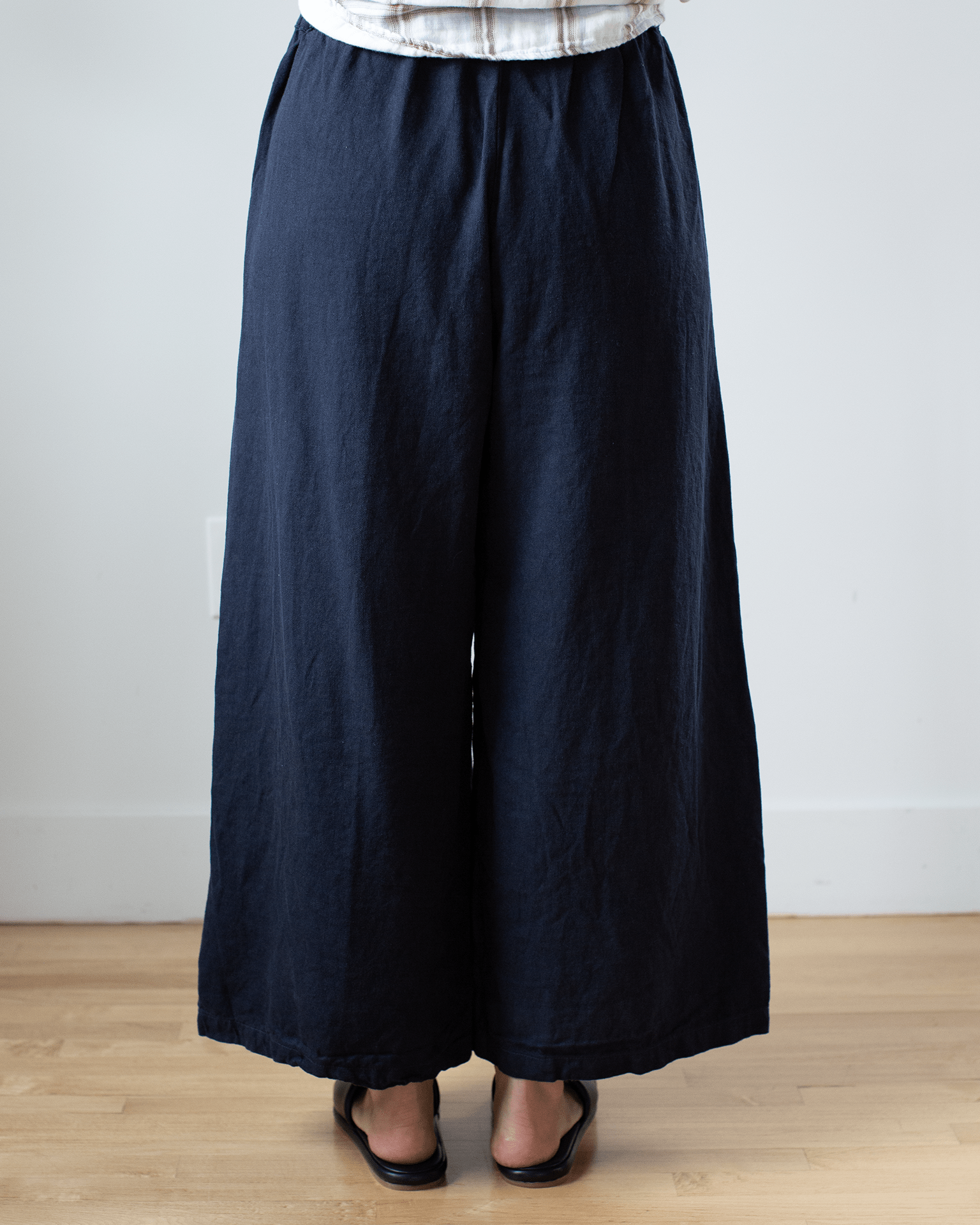 Cropped Wendy Pant in Ink Hemp Blend