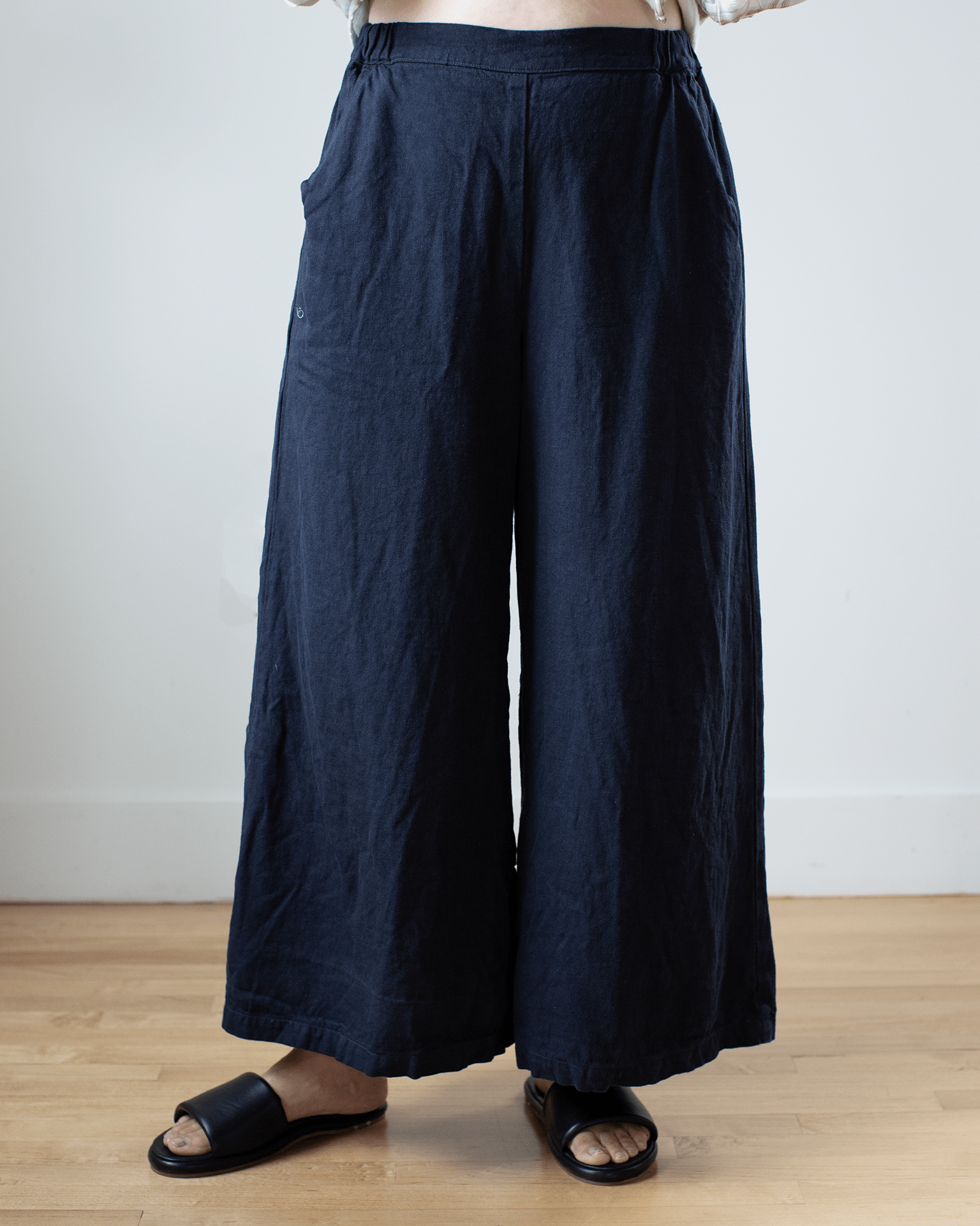 Cropped Wendy Pant in Ink Hemp Blend