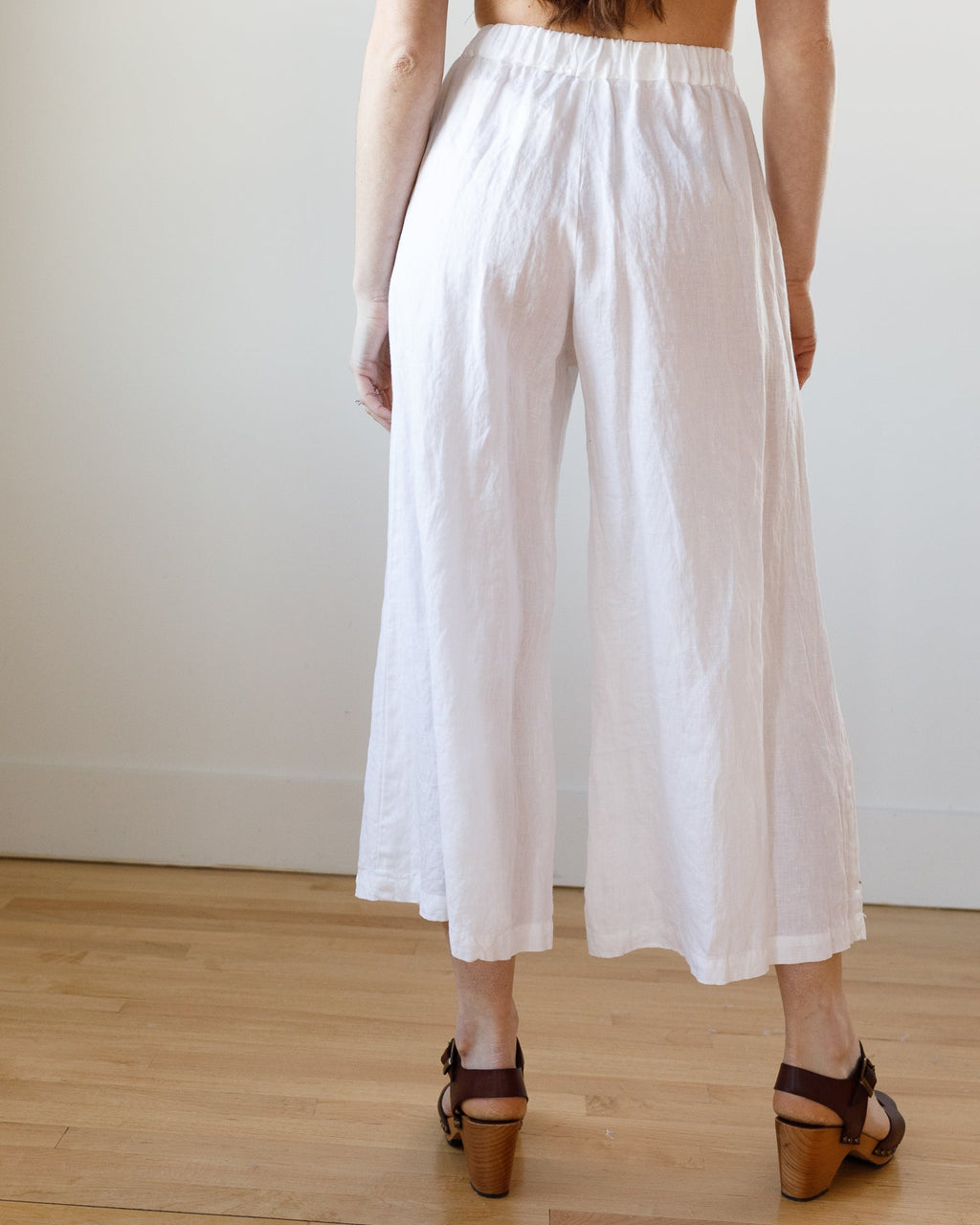 Cropped Wendy Pant in White Linen