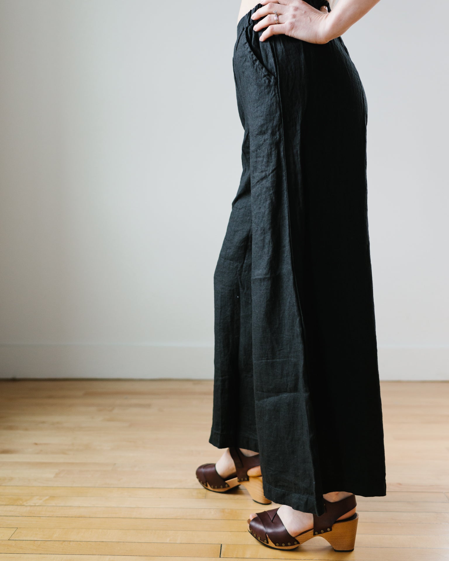 Wendy Pant in Black Linen