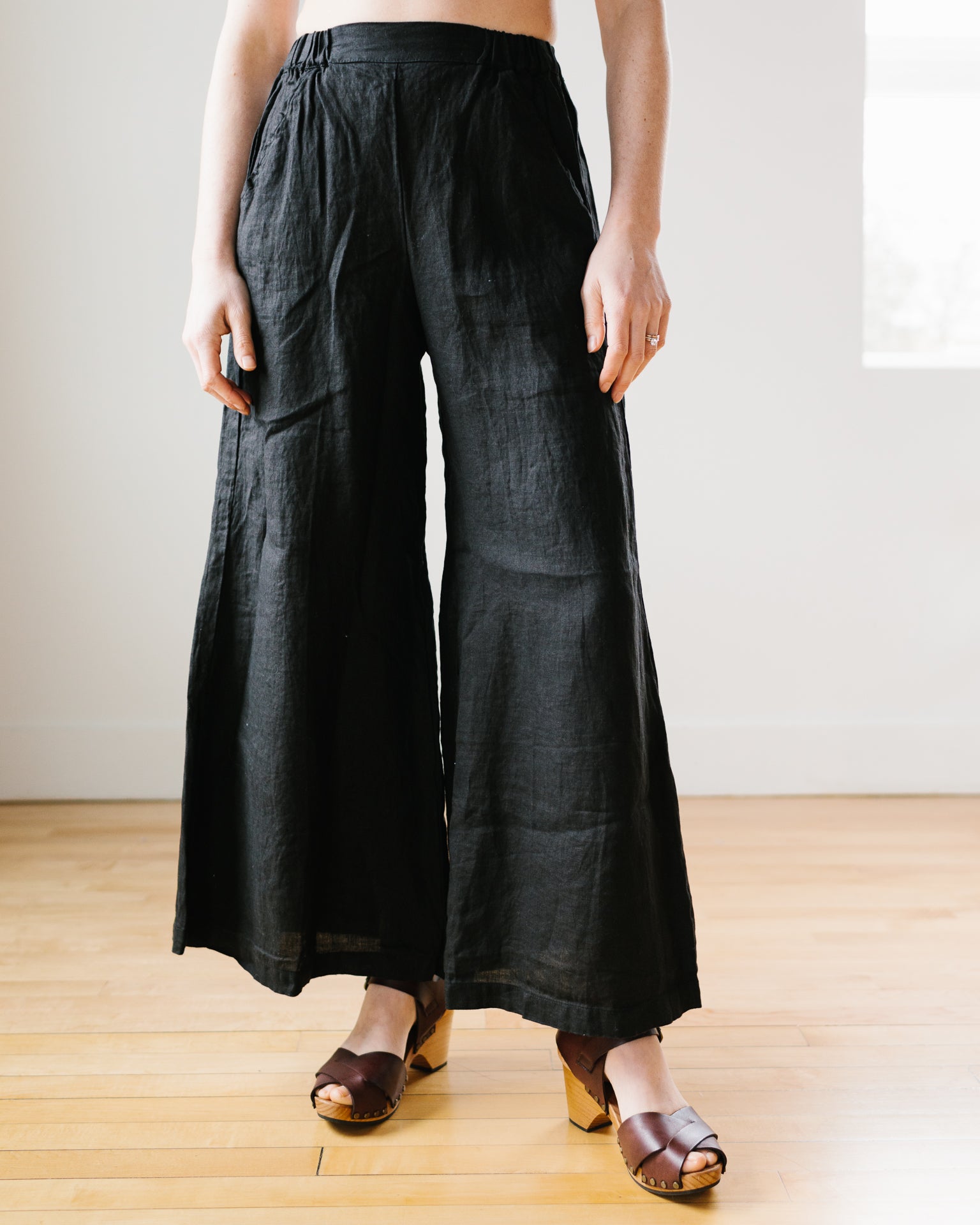 Wendy Pant in Black Linen