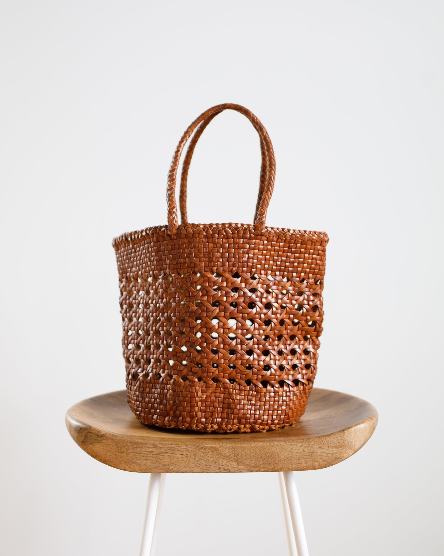 Cannage Bucket Big in Tan