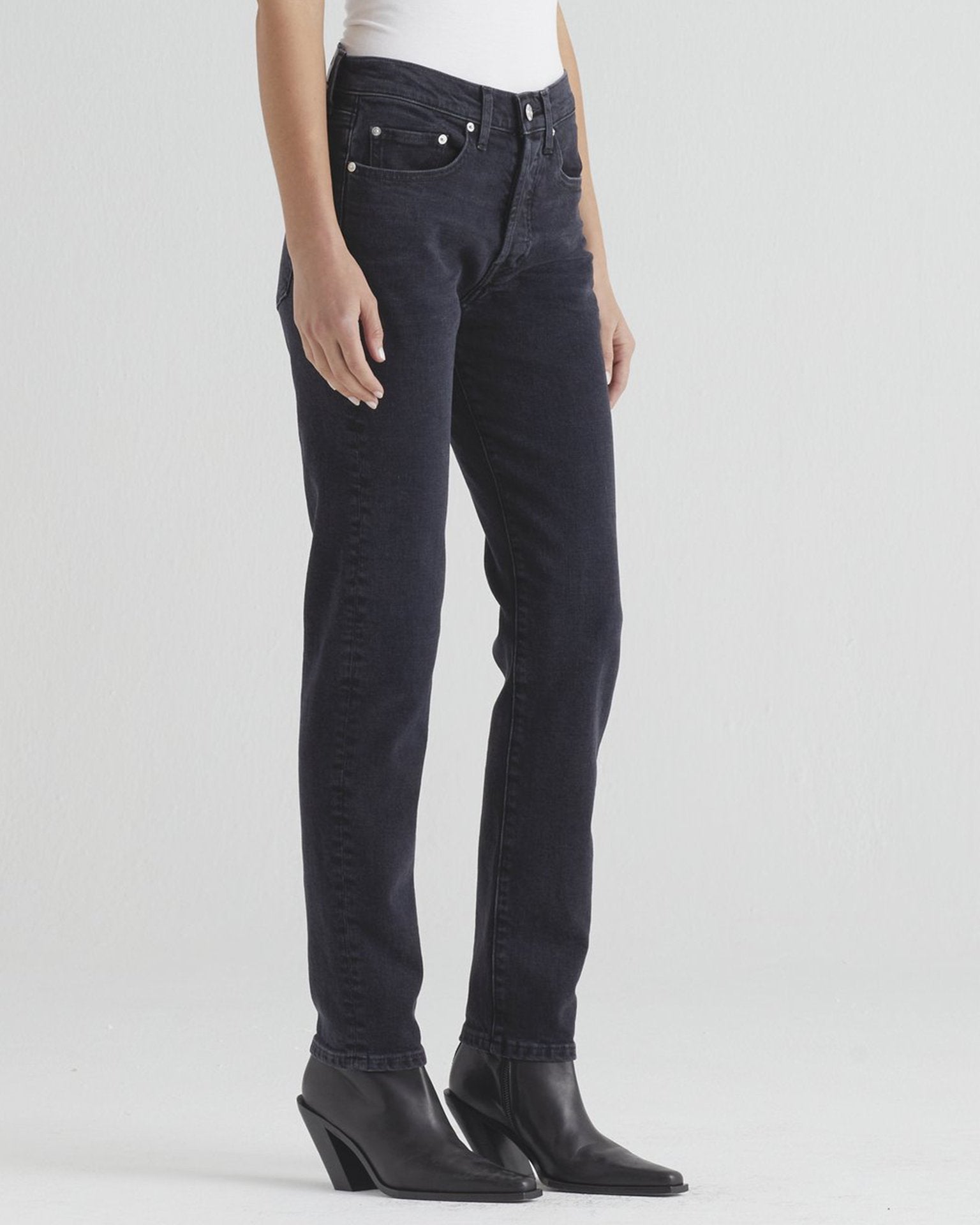 Hana High Rise Straight in Goth
