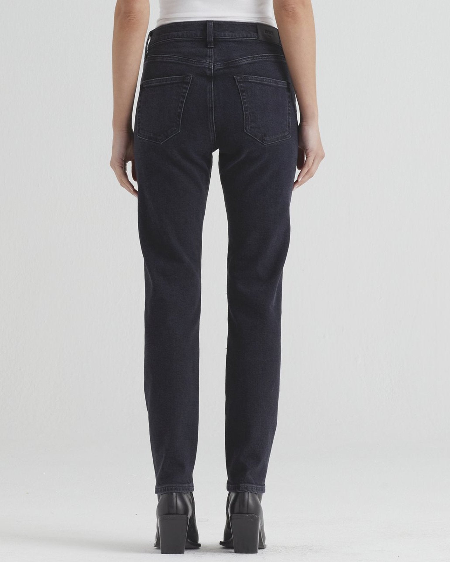 Hana High Rise Straight in Goth