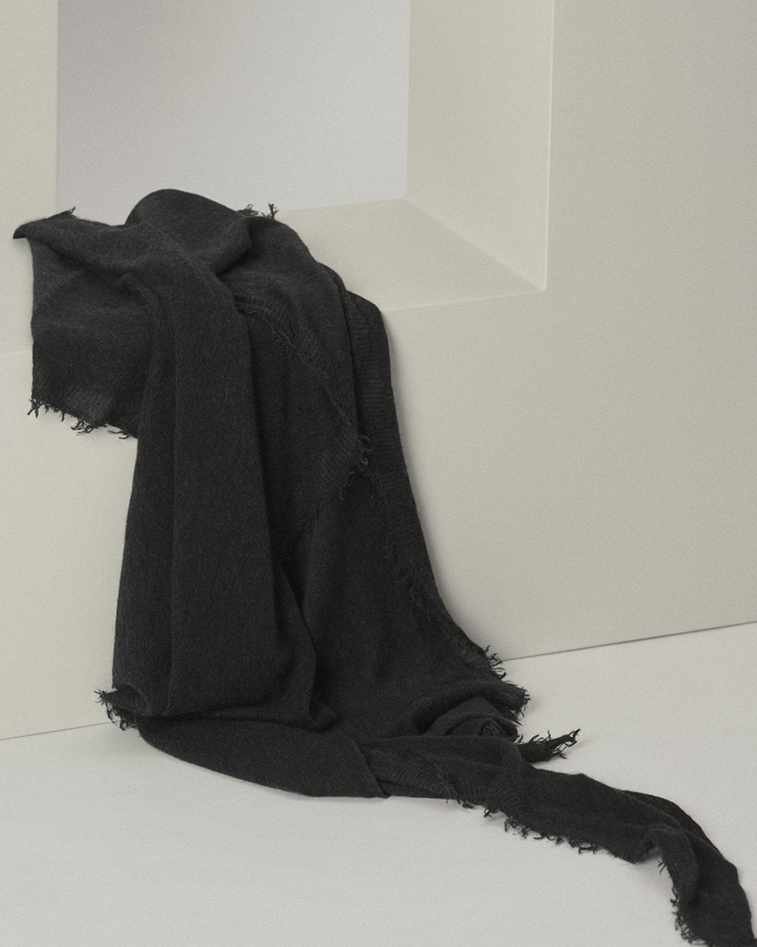 Love Cashmere Scarf in Black X Charcoal