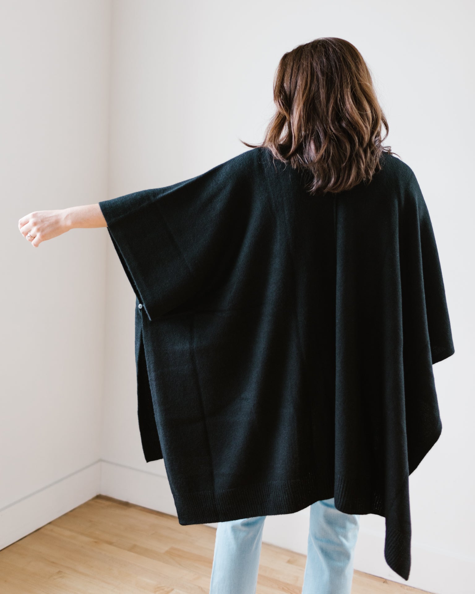 Cashmere Cape in Black