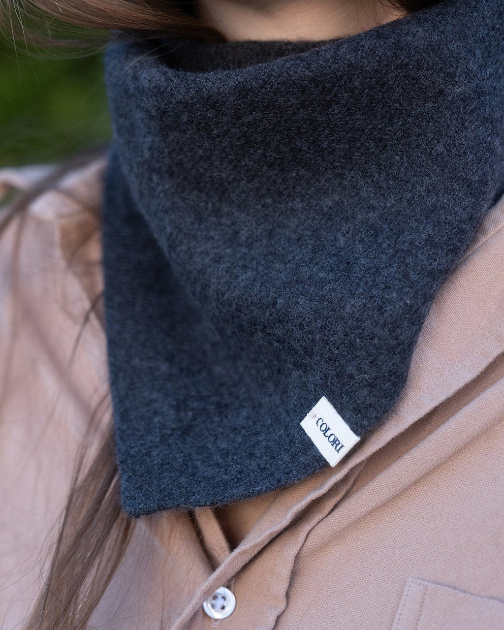 Small Triangle Bandana in Carbon