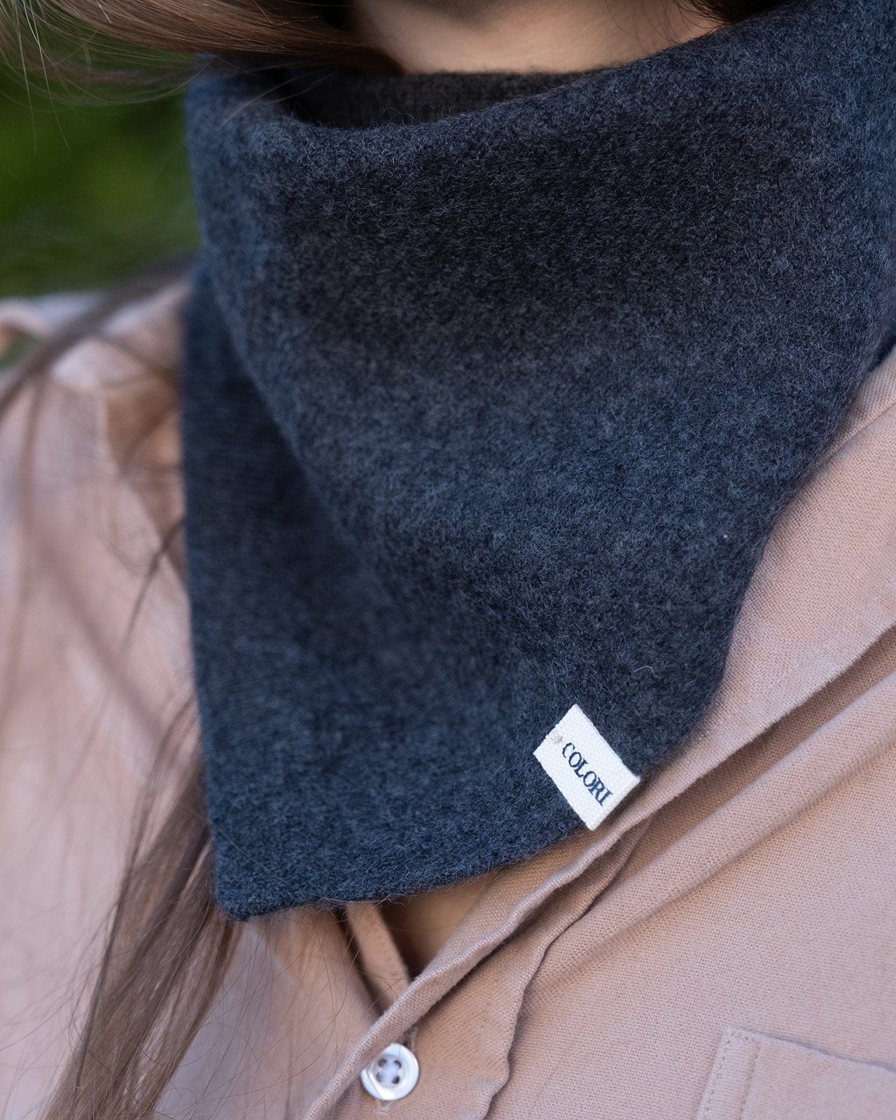 Small Triangle Bandana in Carbon