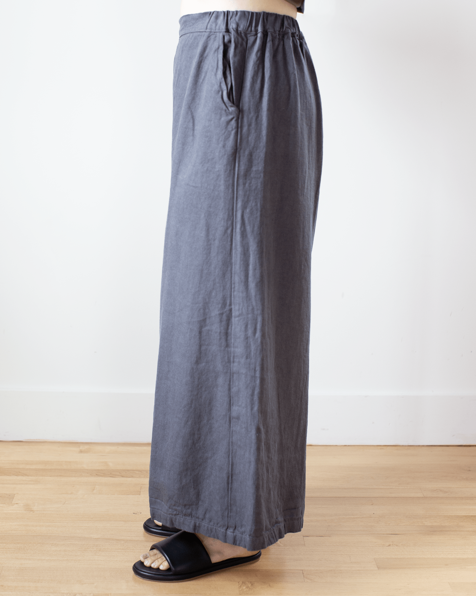 Cropped Wendy Pant in Carbon Hemp Blend