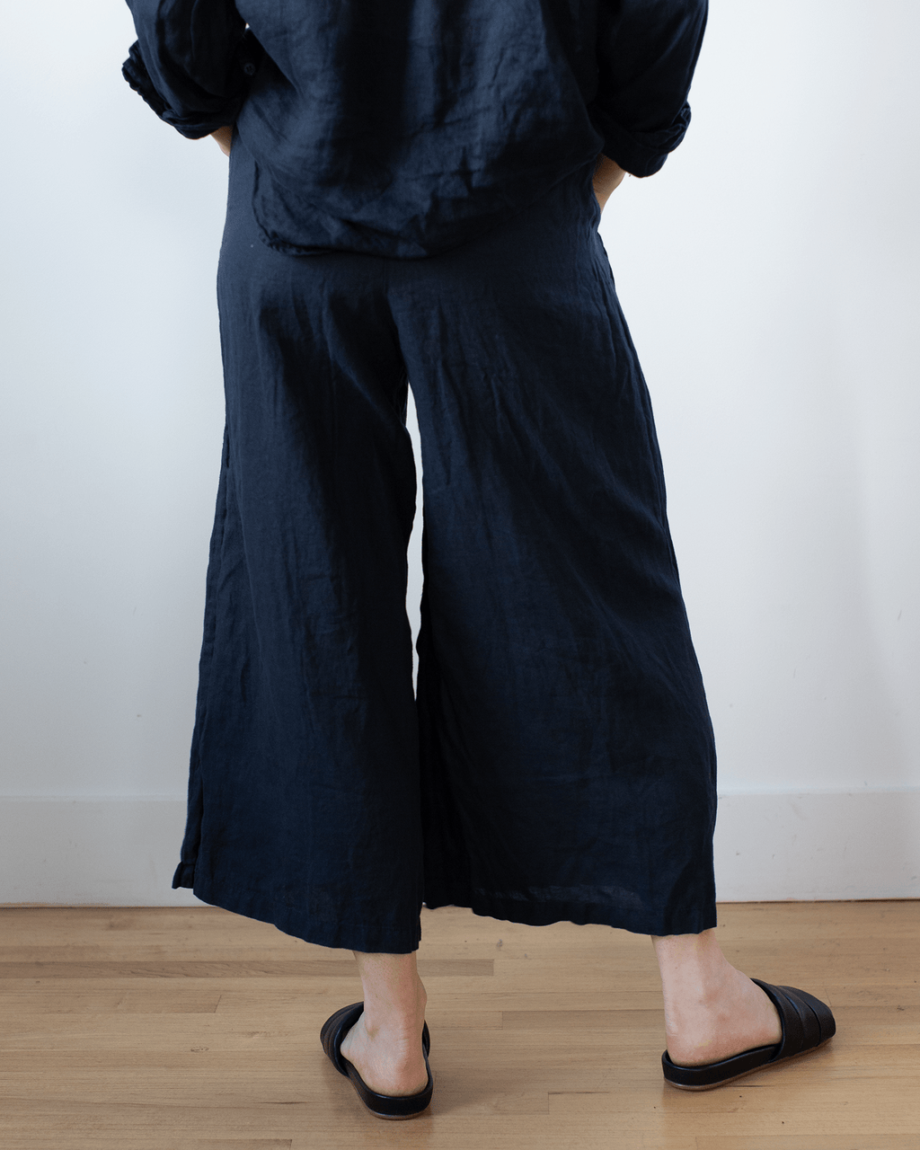 Cropped Wendy Pant in Ink Linen