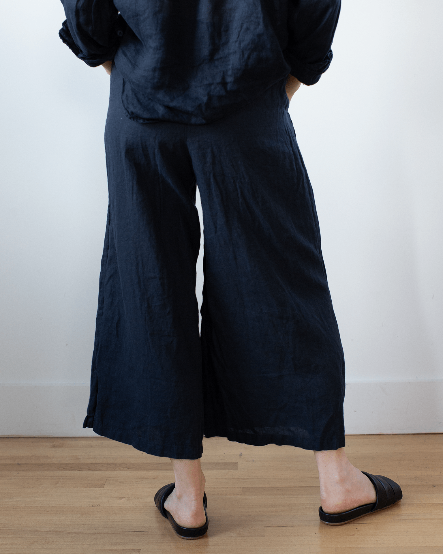 Cropped Wendy Pant in Ink Linen
