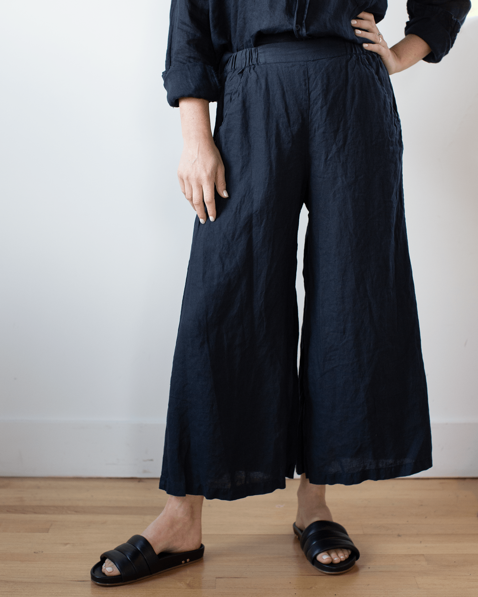 Cropped Wendy Pant in Ink Linen