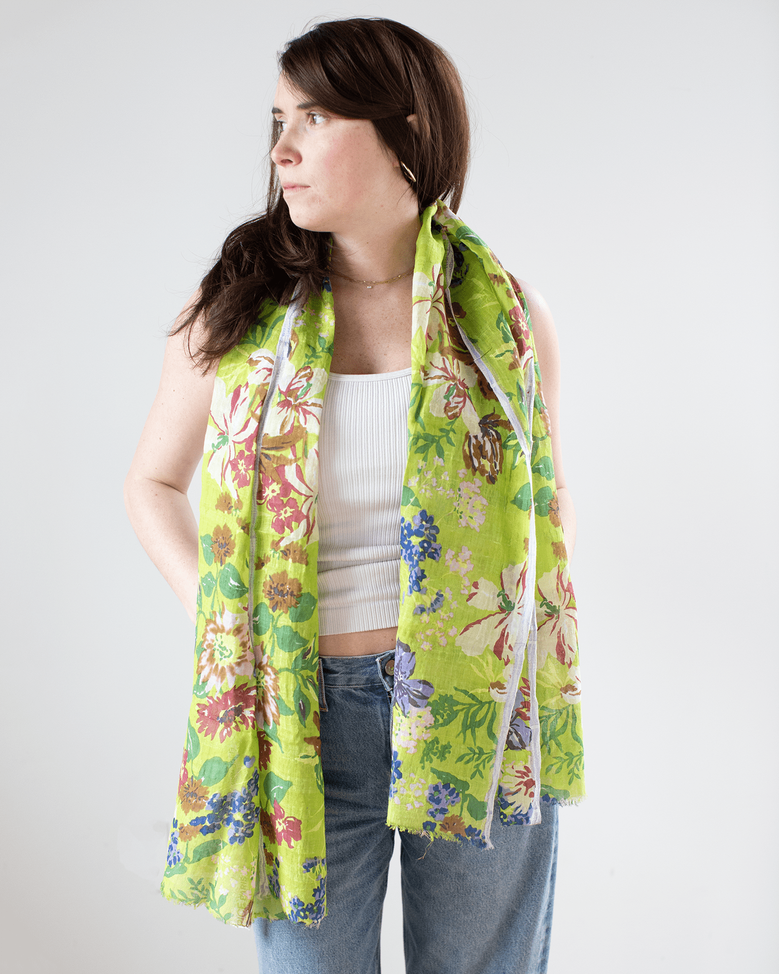 Linen/Cttn Scattered Flowers Scarf in Kiwi