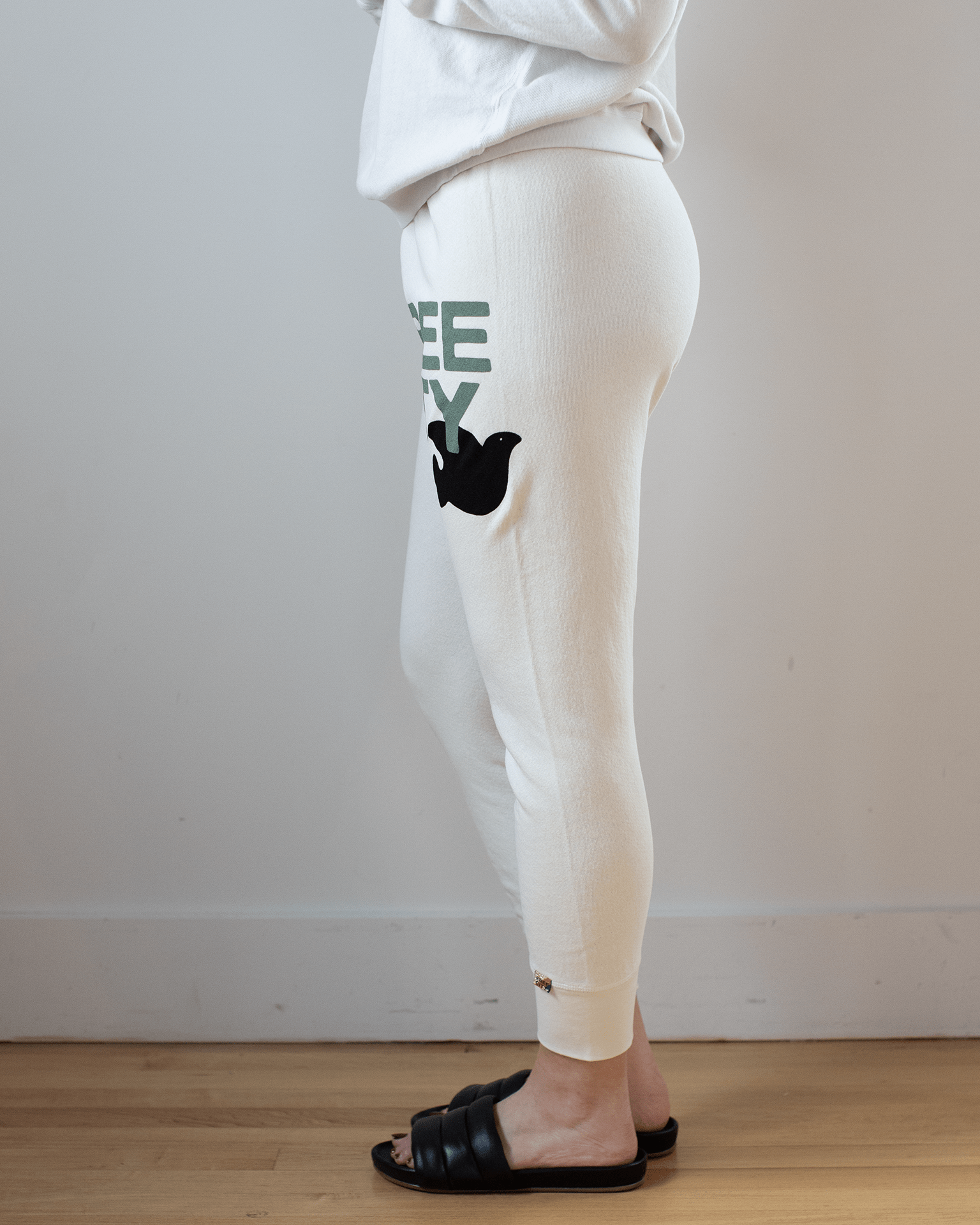 Large 3/4 Sweatpants in Creamy Army