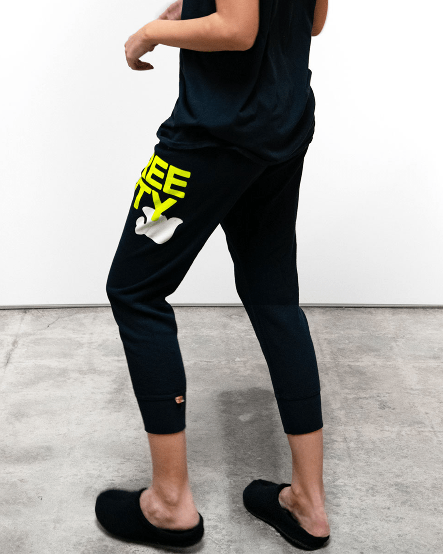 Large 3/4 Sweatpants in Squidink Lemons