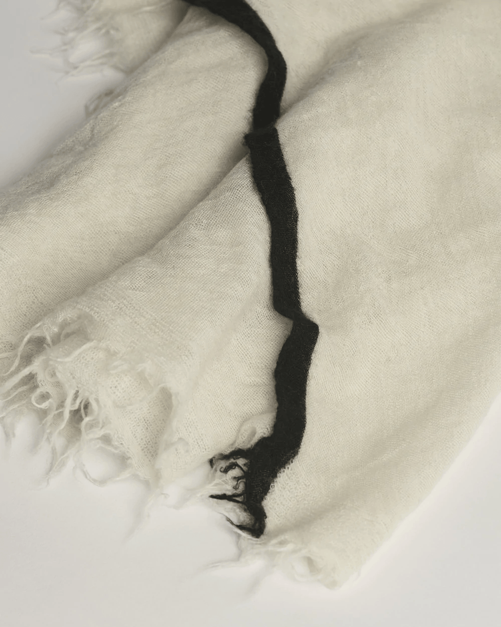 Rosa Cashmere Scarf in Milk X Black