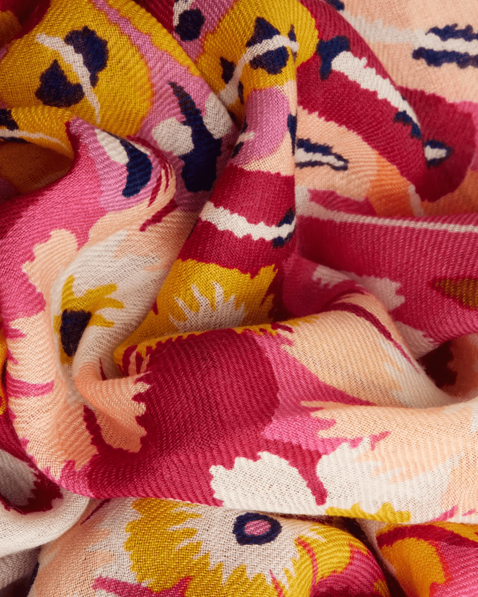 Square / Carre 100 Hulule in Fuchsia
