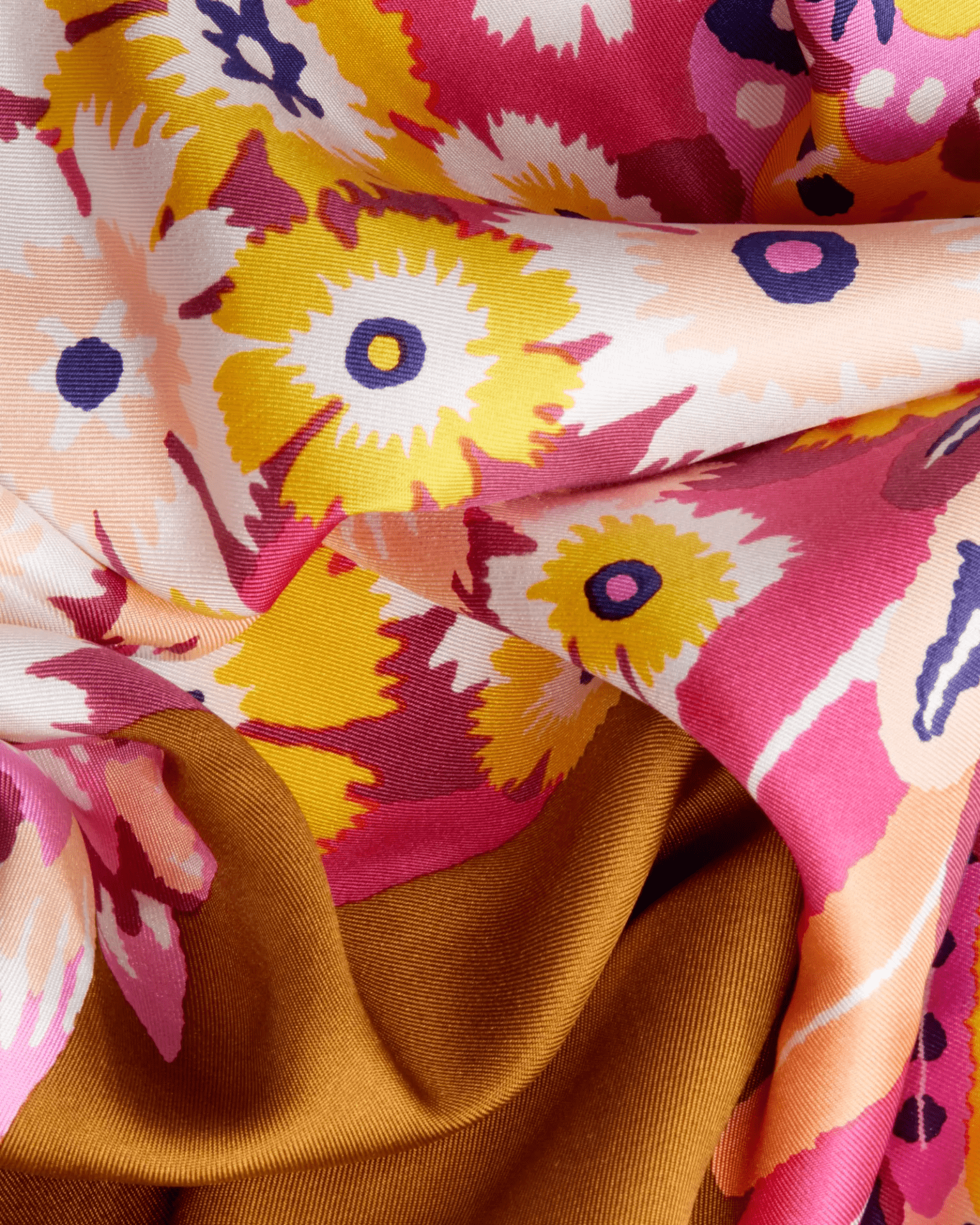 Square / Carre 65 Hulule in Fuchsia
