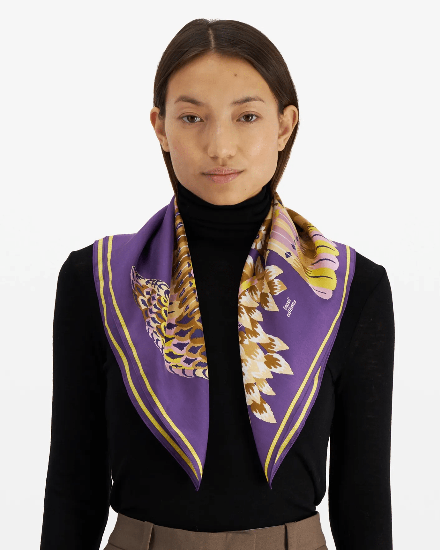 Square / Carre 65 Hulule in Purple