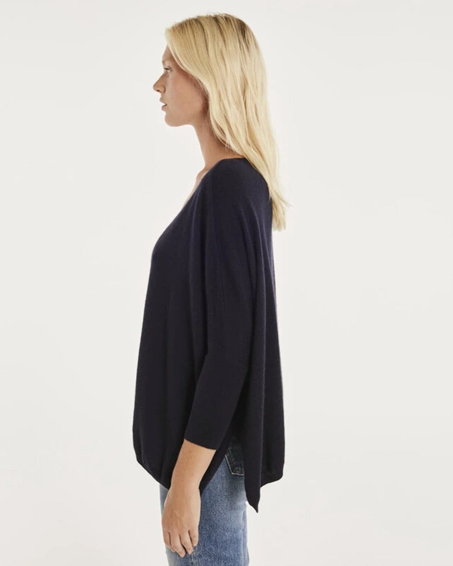 Minie V Neck in Marine Fonce