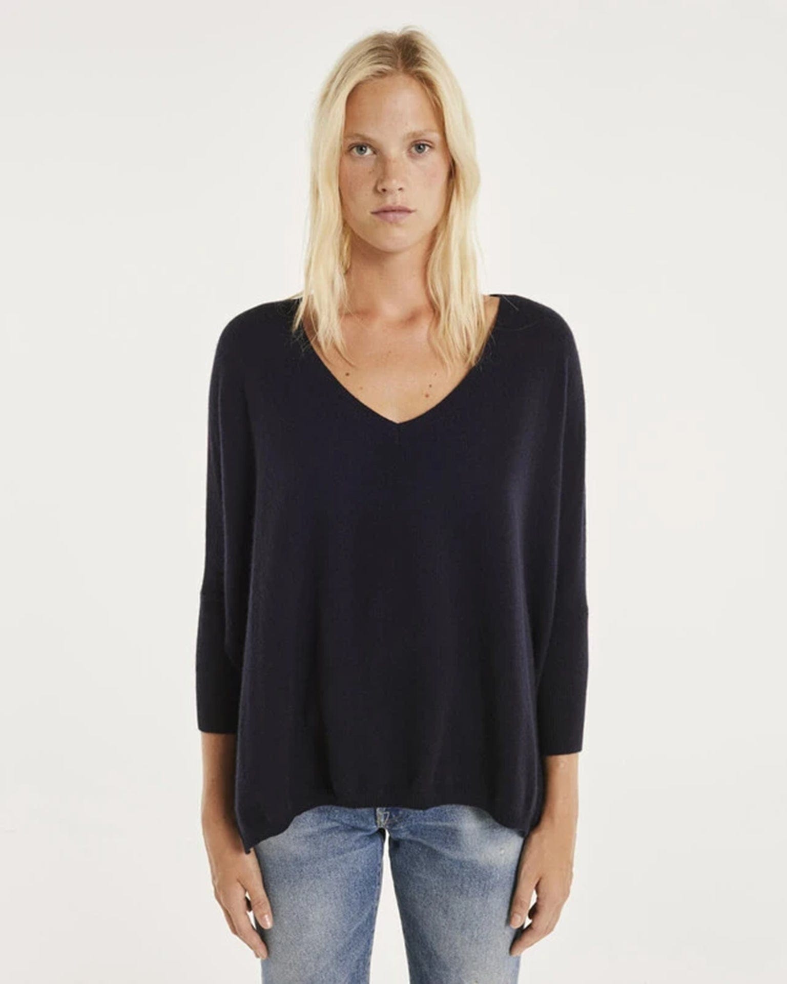 Minie V Neck in Marine Fonce