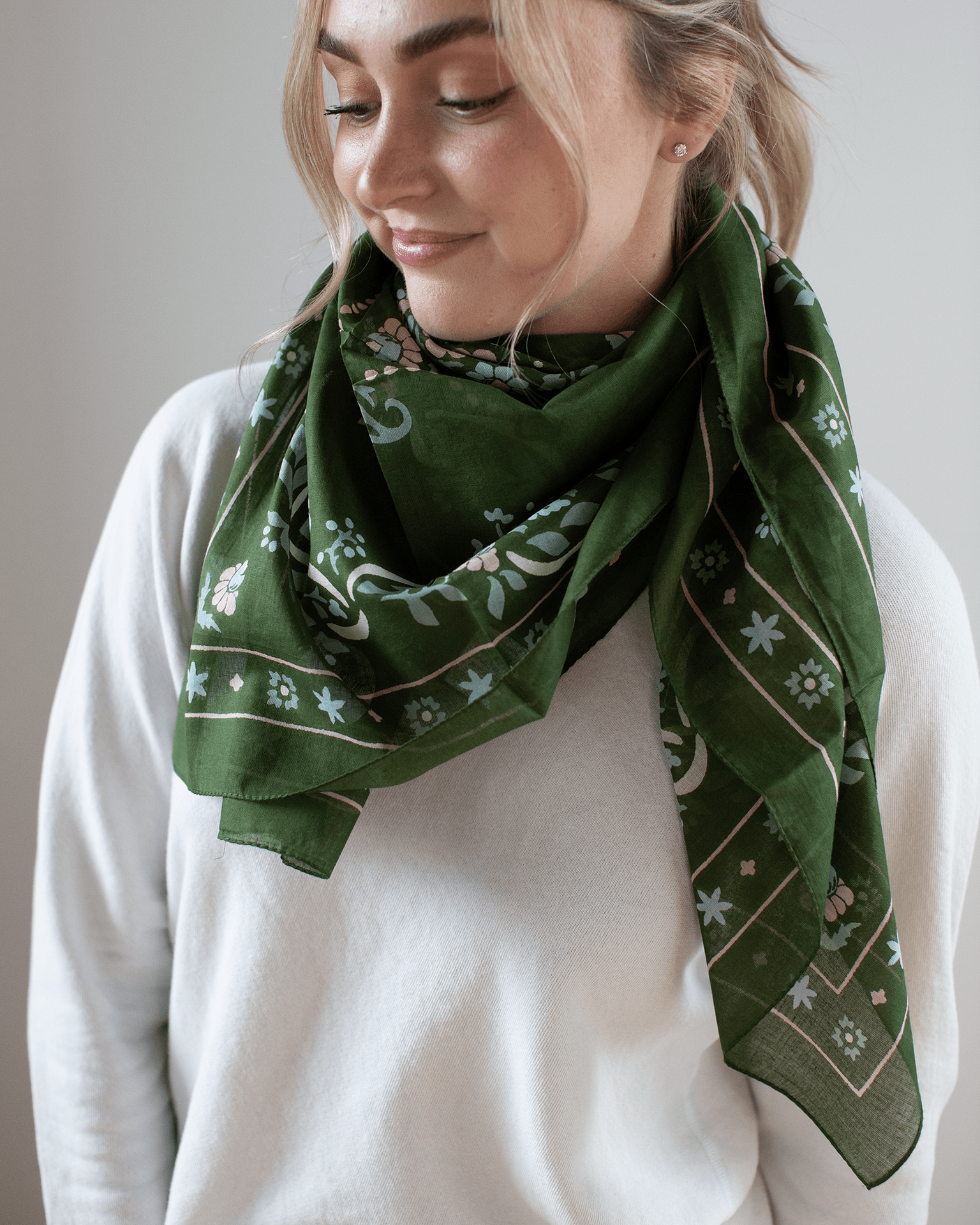 Secret Garden Cotton Bandana in Vert Fonce