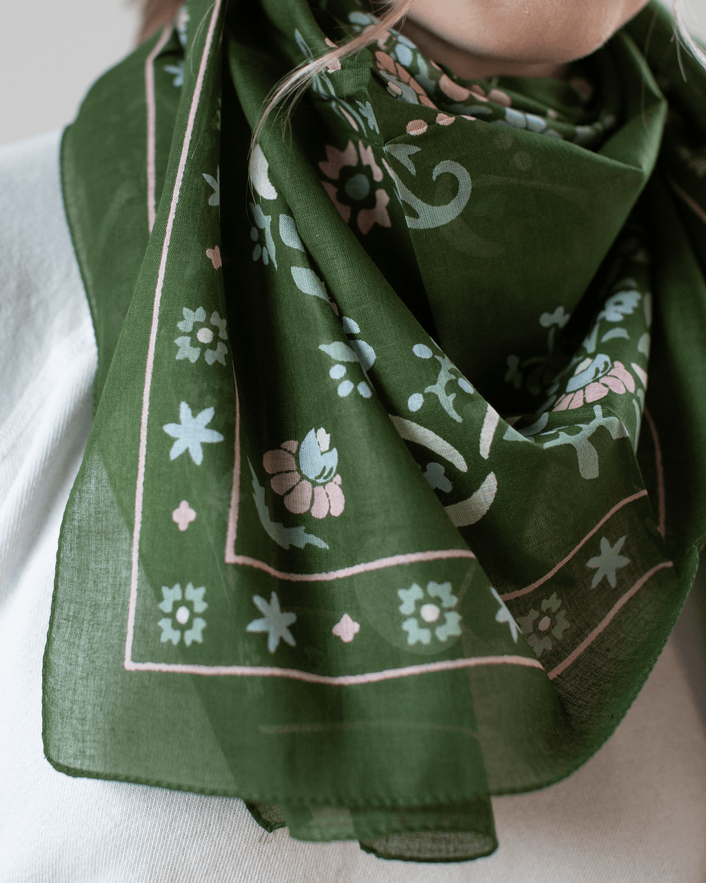 Secret Garden Cotton Bandana in Vert Fonce