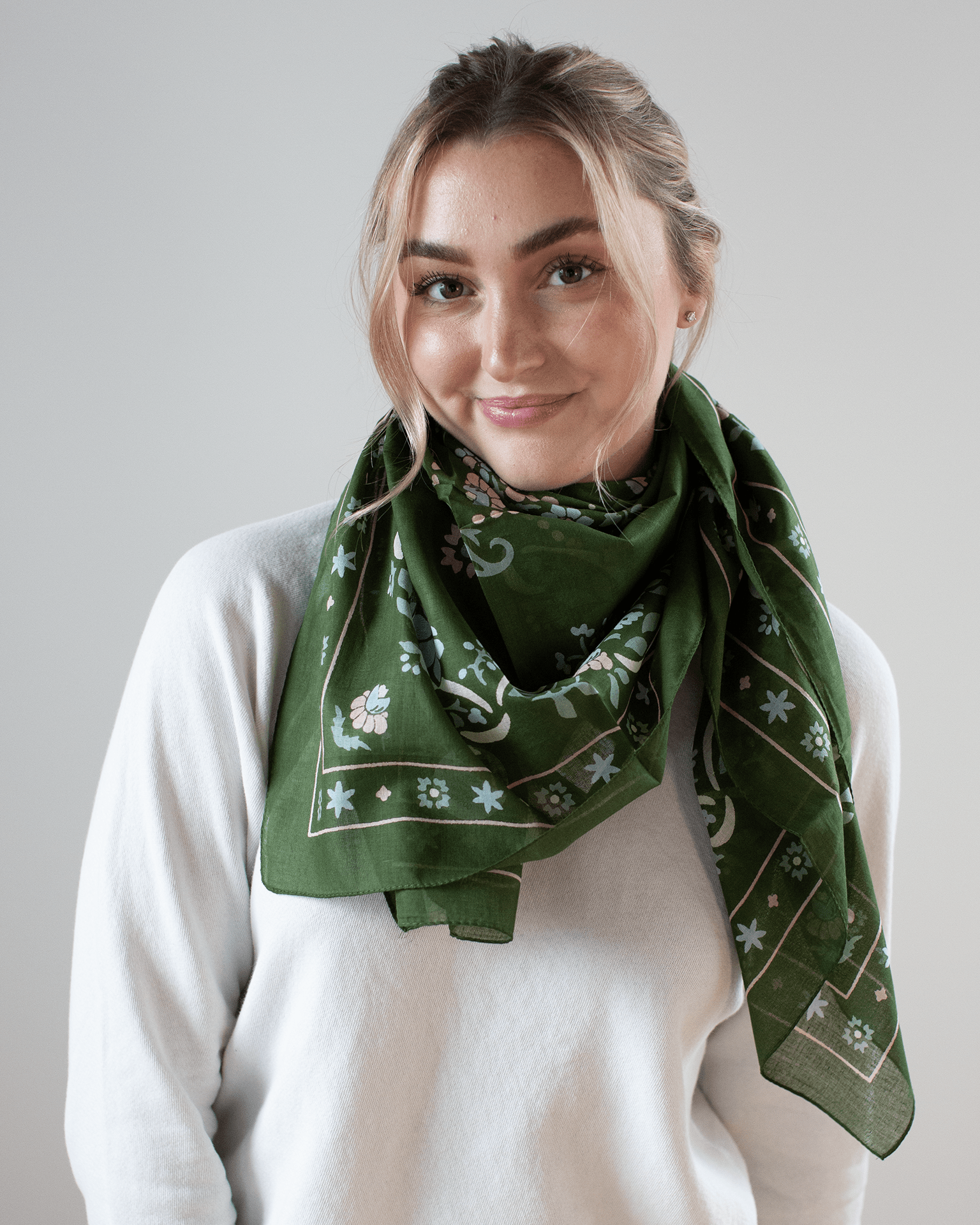 Secret Garden Cotton Bandana in Vert Fonce