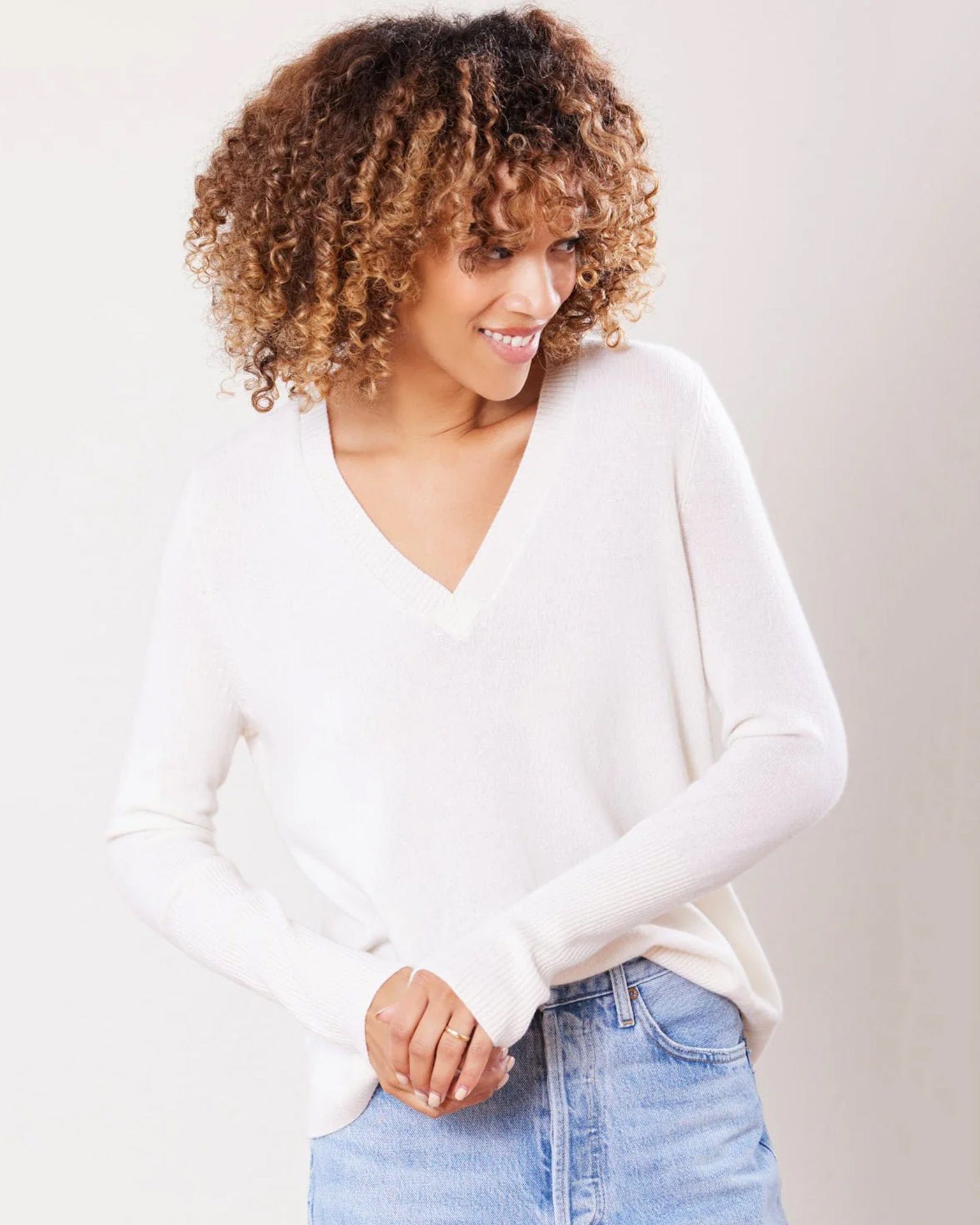 Ava Cashmere V Neck in Ivory