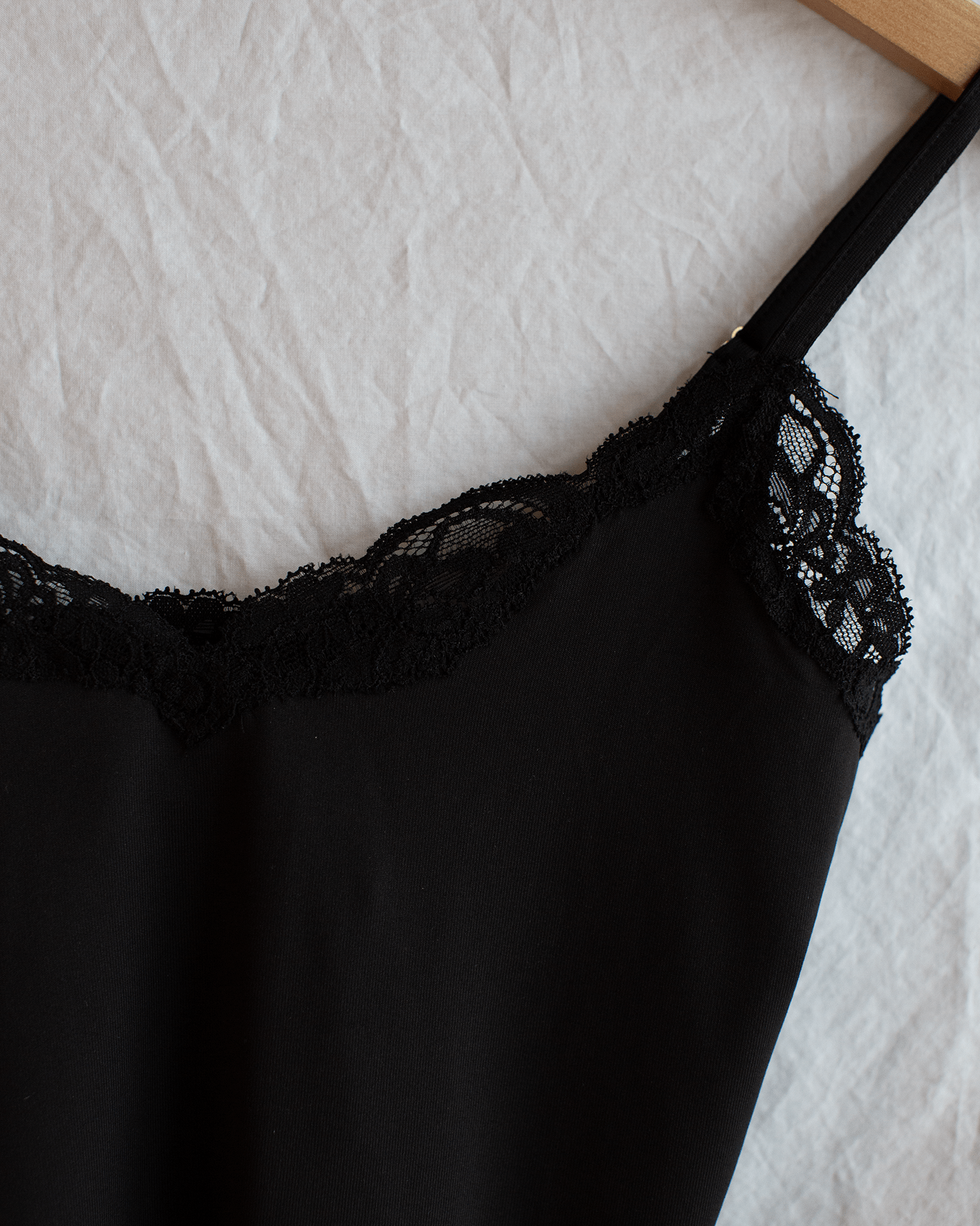 Del w/ Lace Cropped Cami in Black