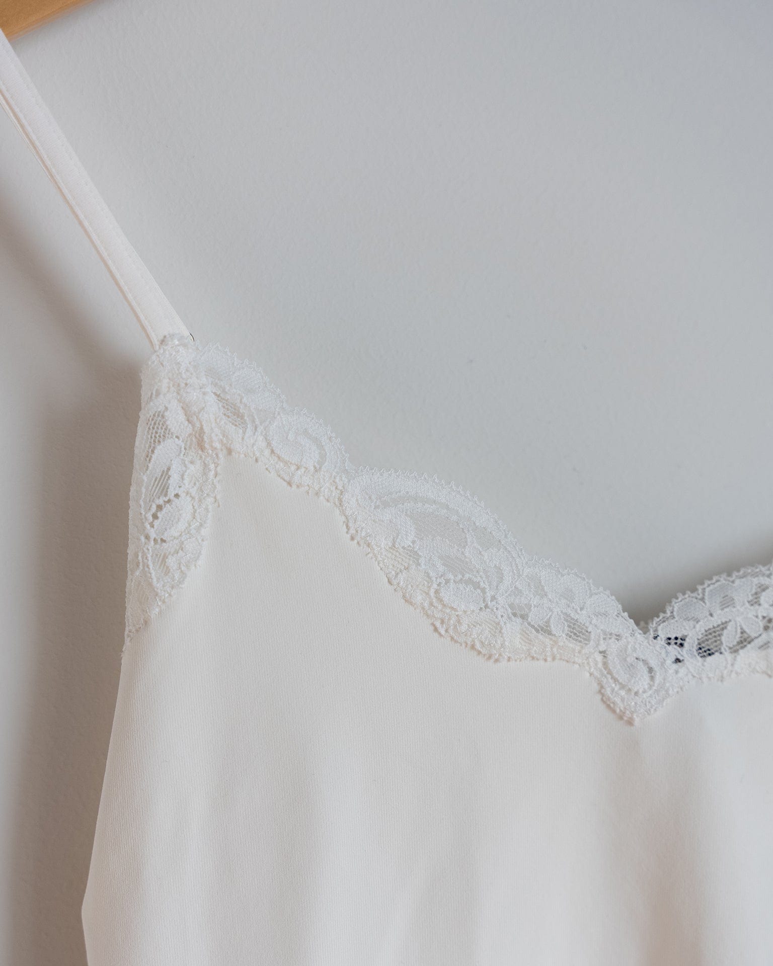 Del w/ Lace Cropped Cami in Cream